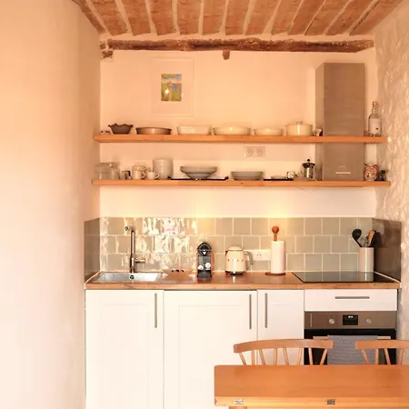 Charming 1br With Balcony & Ac, Heart Of *