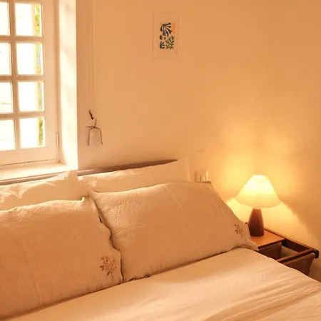 Charming 1br With Balcony & Ac, Heart Of 公寓 *
