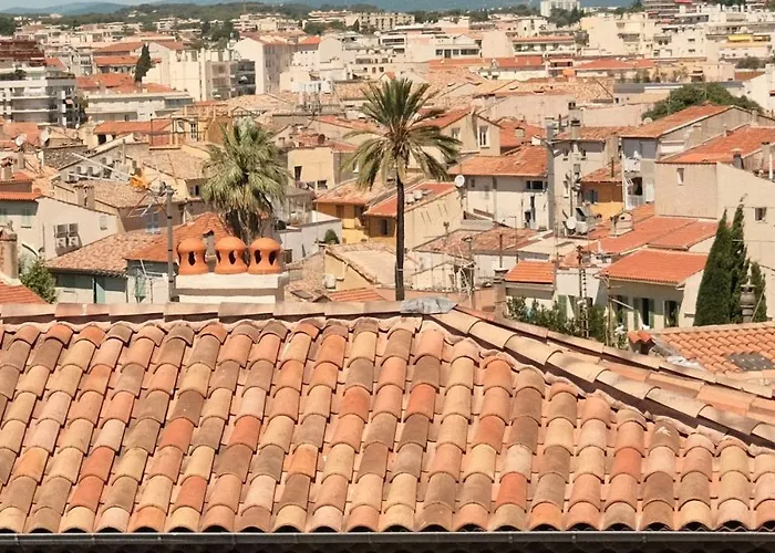 Apartment Charming 1br With Balcony & Ac, Heart Of *