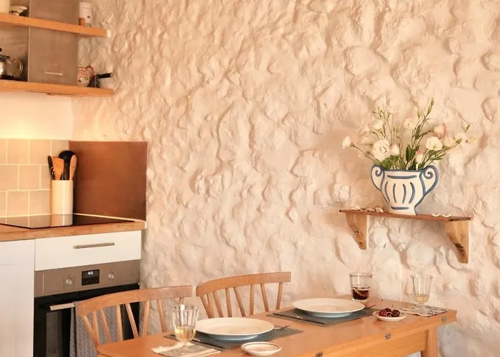 Charming 1br With Balcony & Ac, Heart Of Апартаменты *